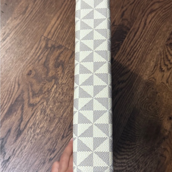 Checkered Pattern Clutch - Picture 3 of 7